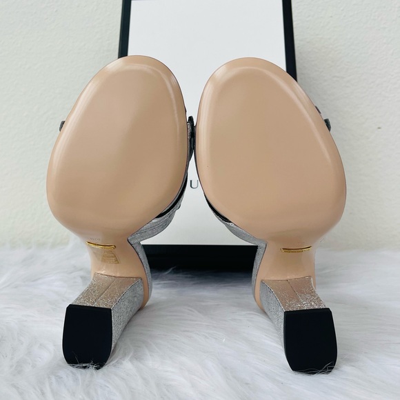 New! Gucci GG Marmont
Fringed Metallic Leather
Mules Sandals
SILVER Size 38 - Picture 10 of 16